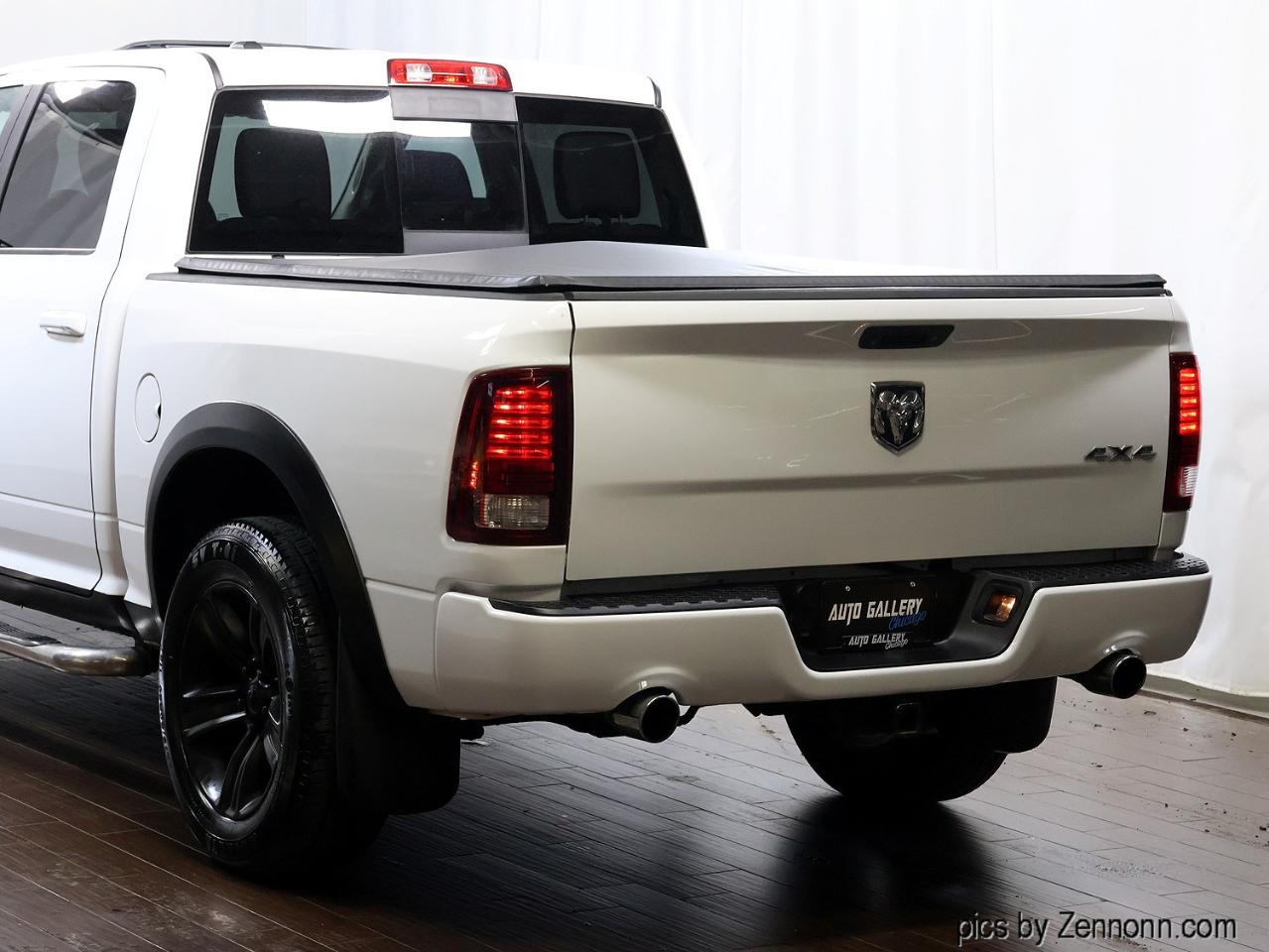 RAM 1500 4WD Crew Cab 140.5" Sport 2014