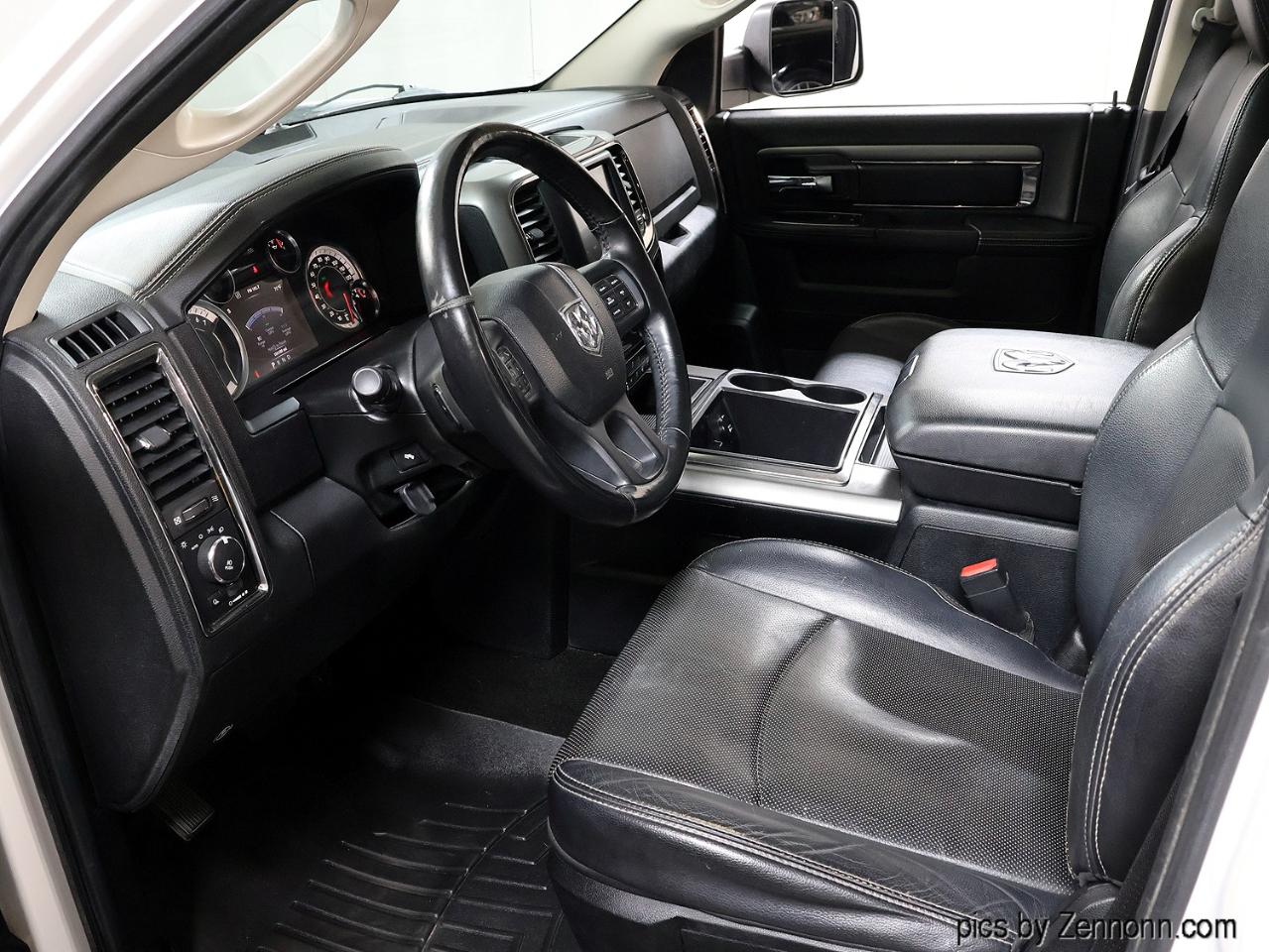 RAM 1500 4WD Crew Cab 140.5" Sport 2014