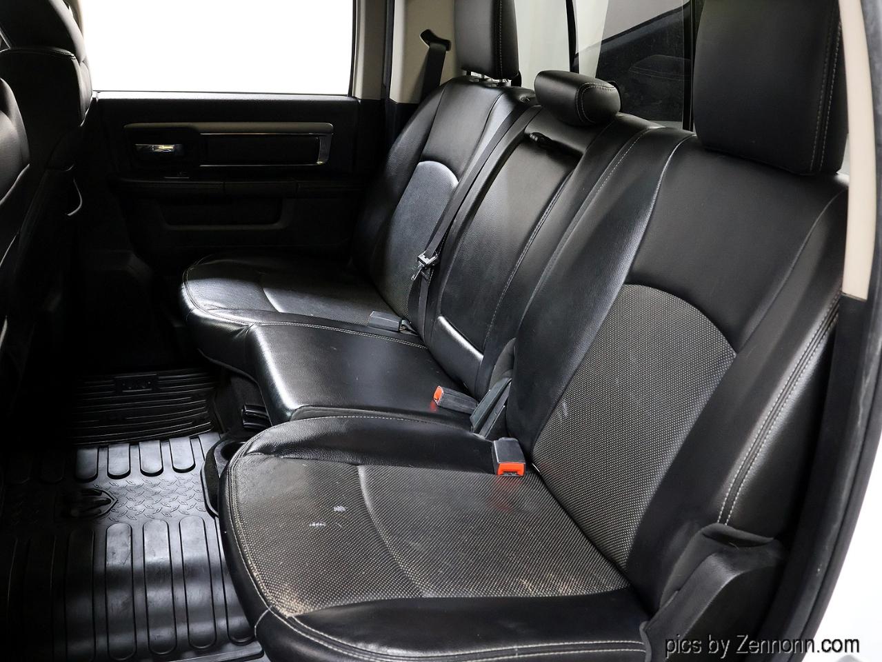 RAM 1500 4WD Crew Cab 140.5" Sport 2014