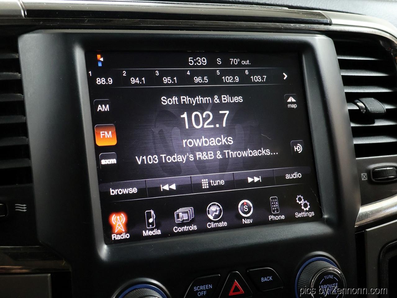 RAM 1500 4WD Crew Cab 140.5" Sport 2014