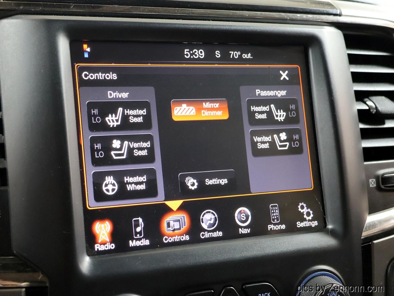 RAM 1500 4WD Crew Cab 140.5" Sport 2014