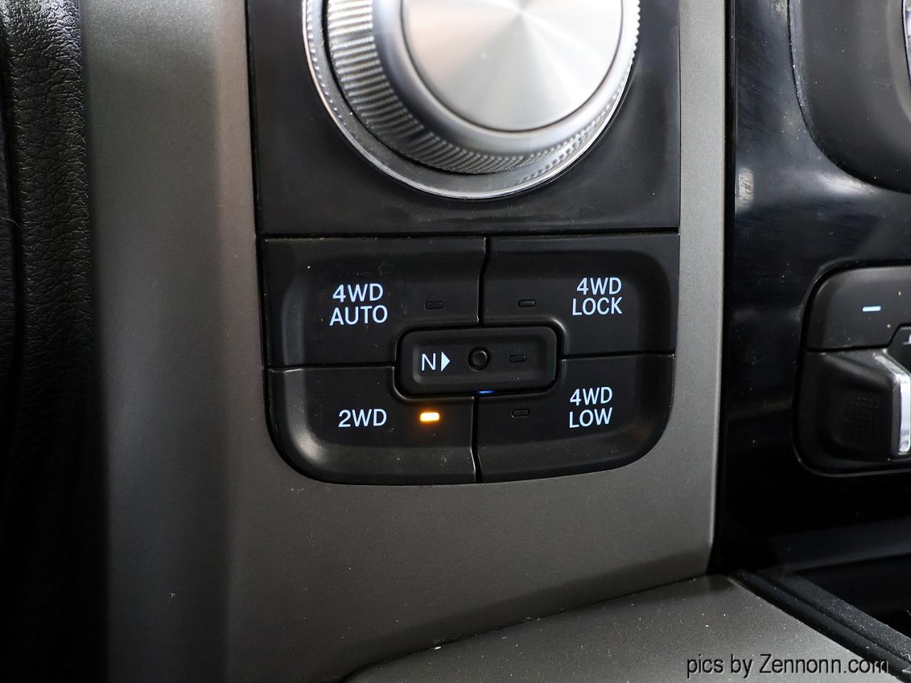 RAM 1500 4WD Crew Cab 140.5" Sport 2014