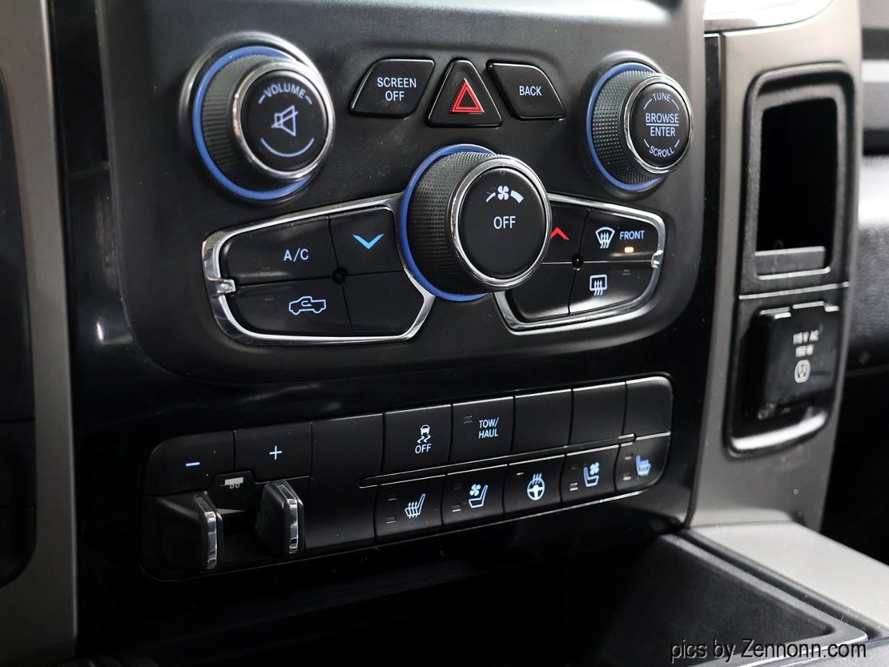 RAM 1500 4WD Crew Cab 140.5" Sport 2014