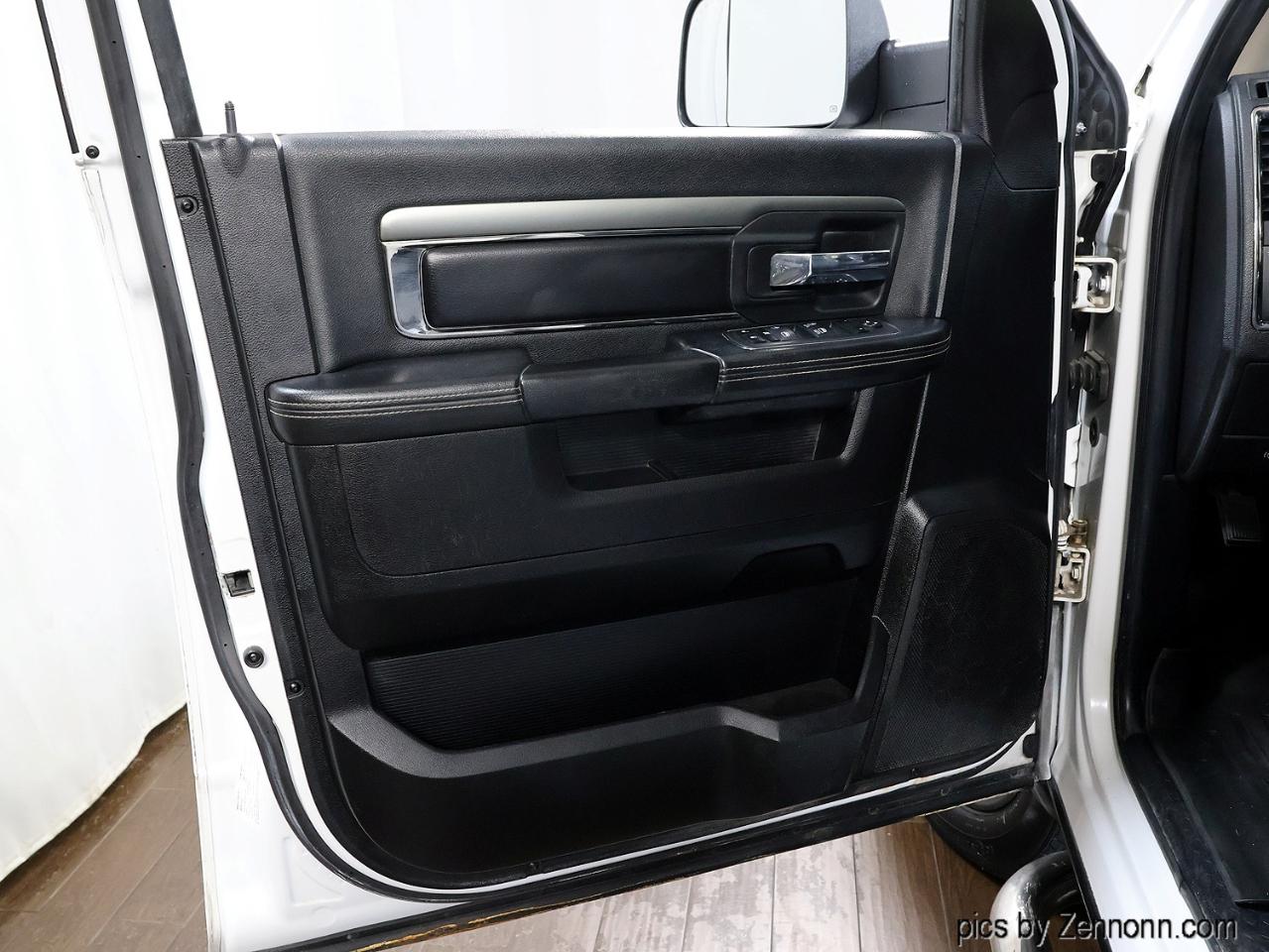 RAM 1500 4WD Crew Cab 140.5" Sport 2014