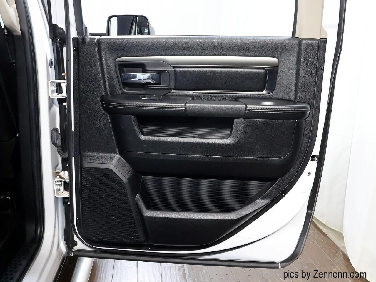 RAM 1500 4WD Crew Cab 140.5" Sport 2014