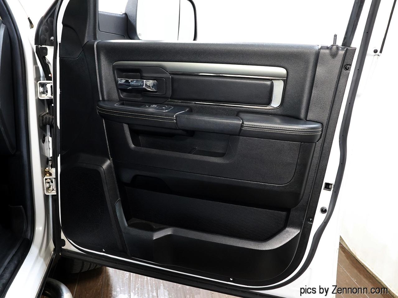 RAM 1500 4WD Crew Cab 140.5" Sport 2014