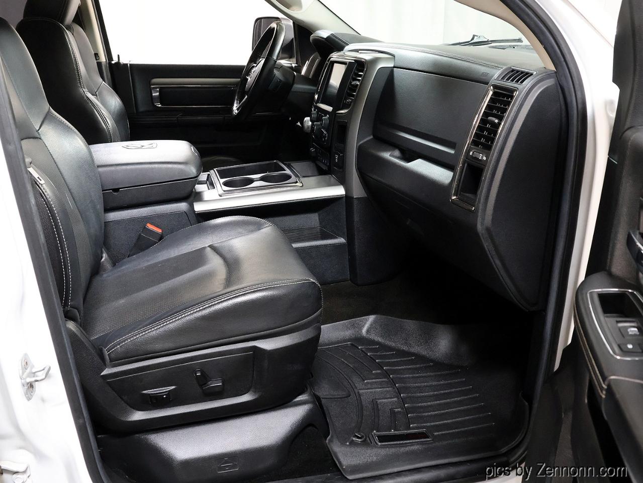 RAM 1500 4WD Crew Cab 140.5" Sport 2014