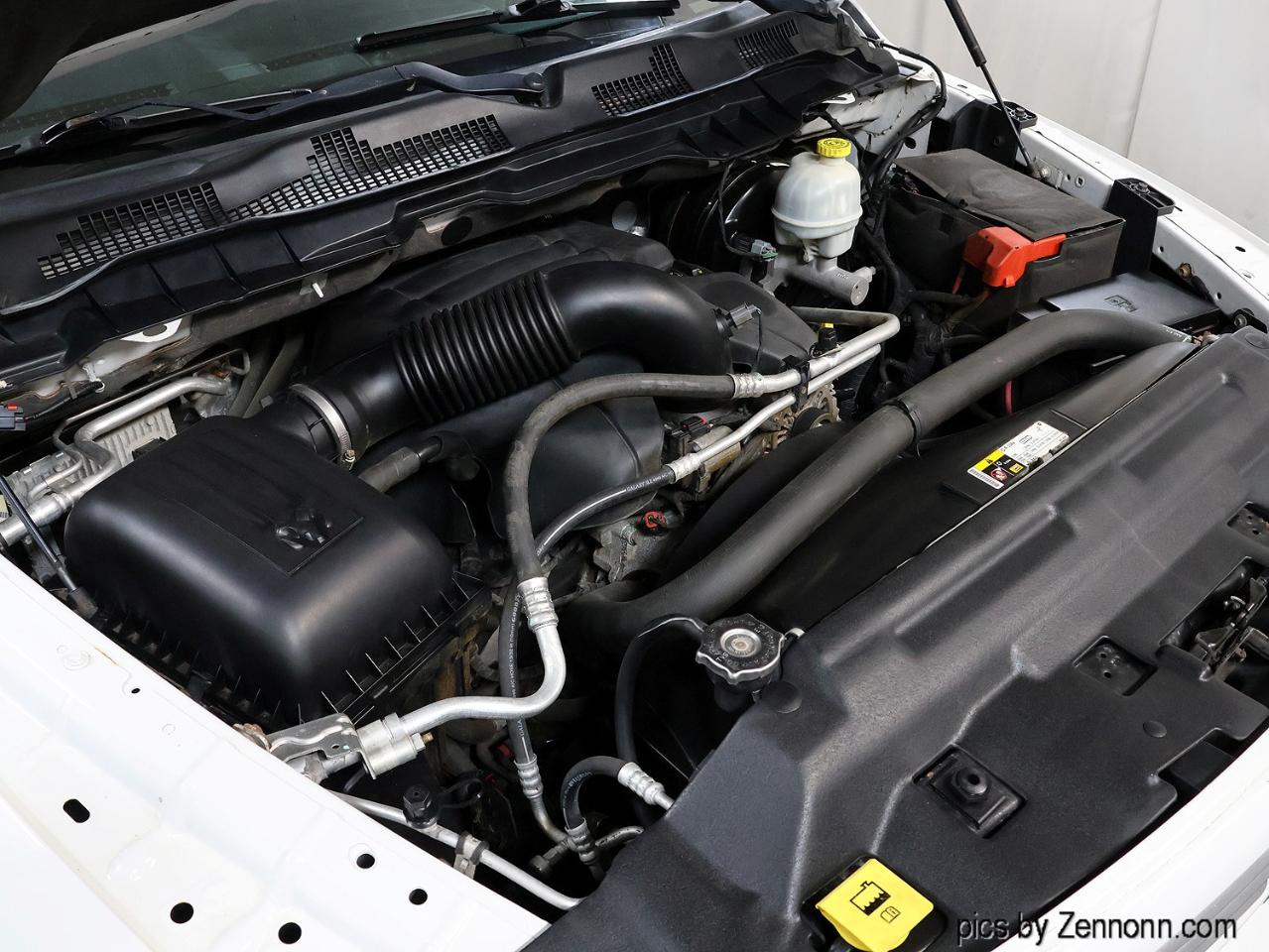 RAM 1500 4WD Crew Cab 140.5" Sport 2014