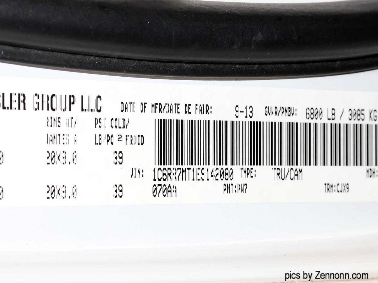 RAM 1500 4WD Crew Cab 140.5" Sport 2014