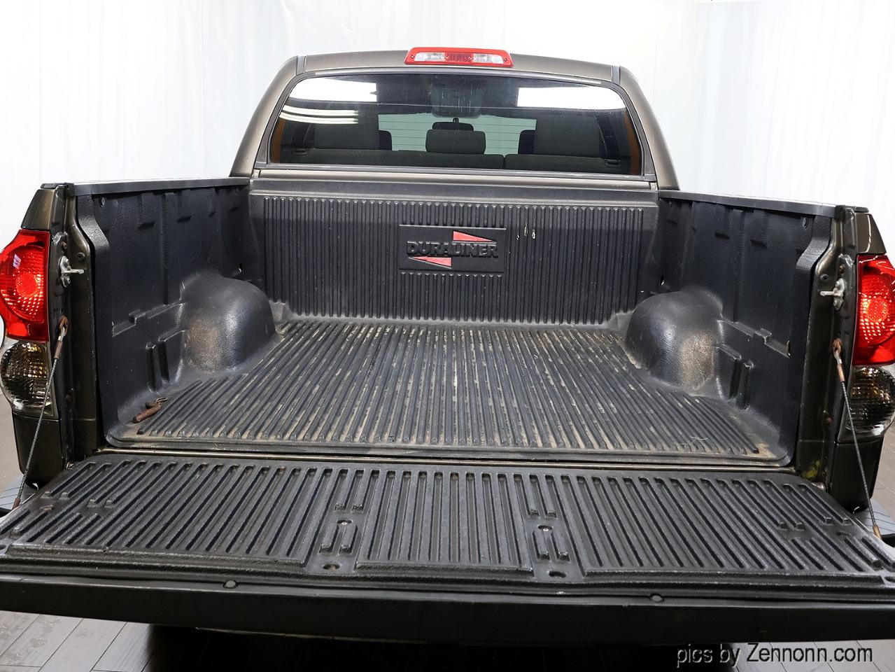 Toyota Tundra 4WD CrewMax 145.7" 5.7L SR5 (Natl) 2007