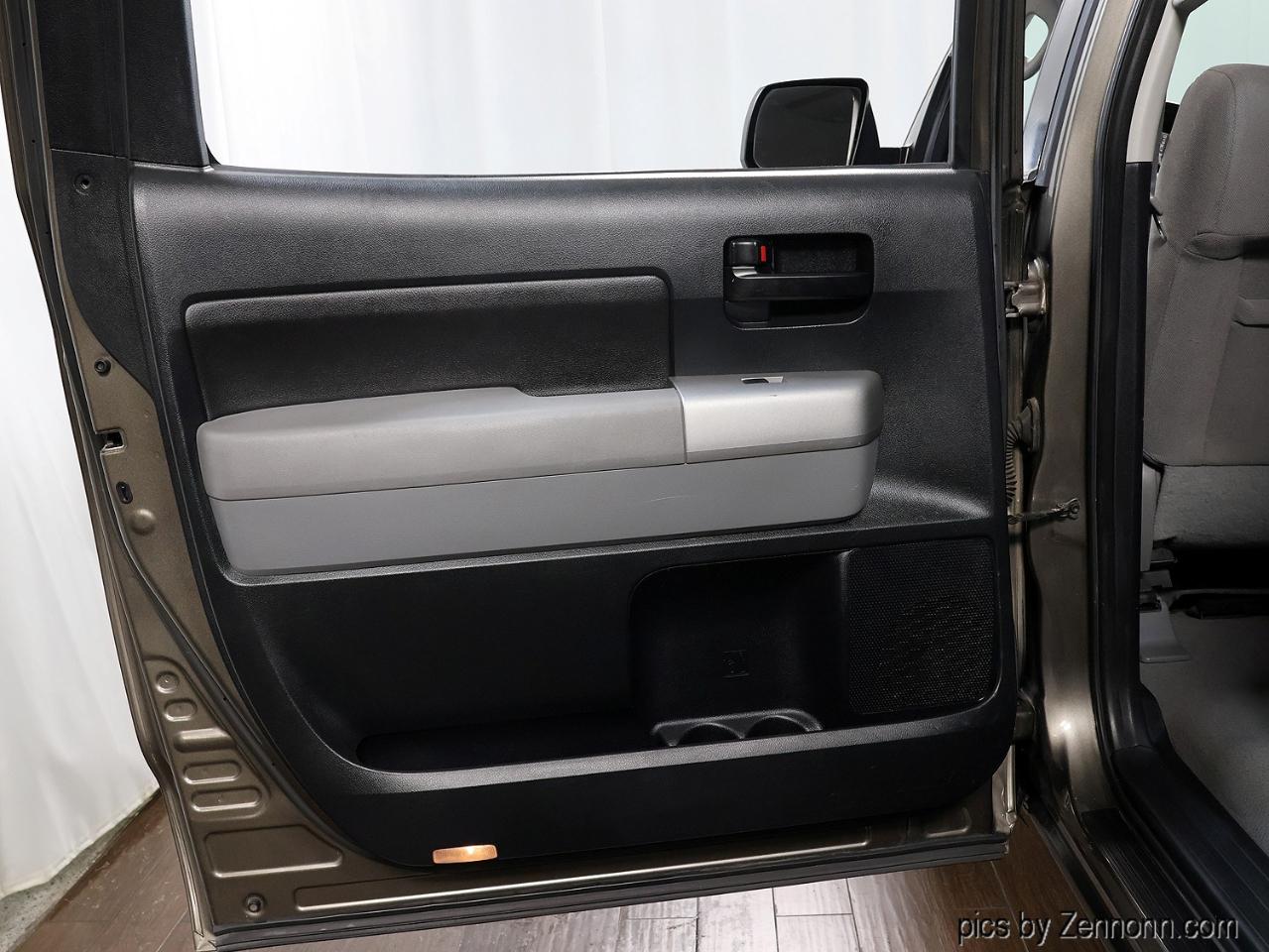 Toyota Tundra 4WD CrewMax 145.7" 5.7L SR5 (Natl) 2007