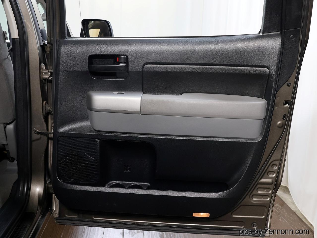 Toyota Tundra 4WD CrewMax 145.7" 5.7L SR5 (Natl) 2007