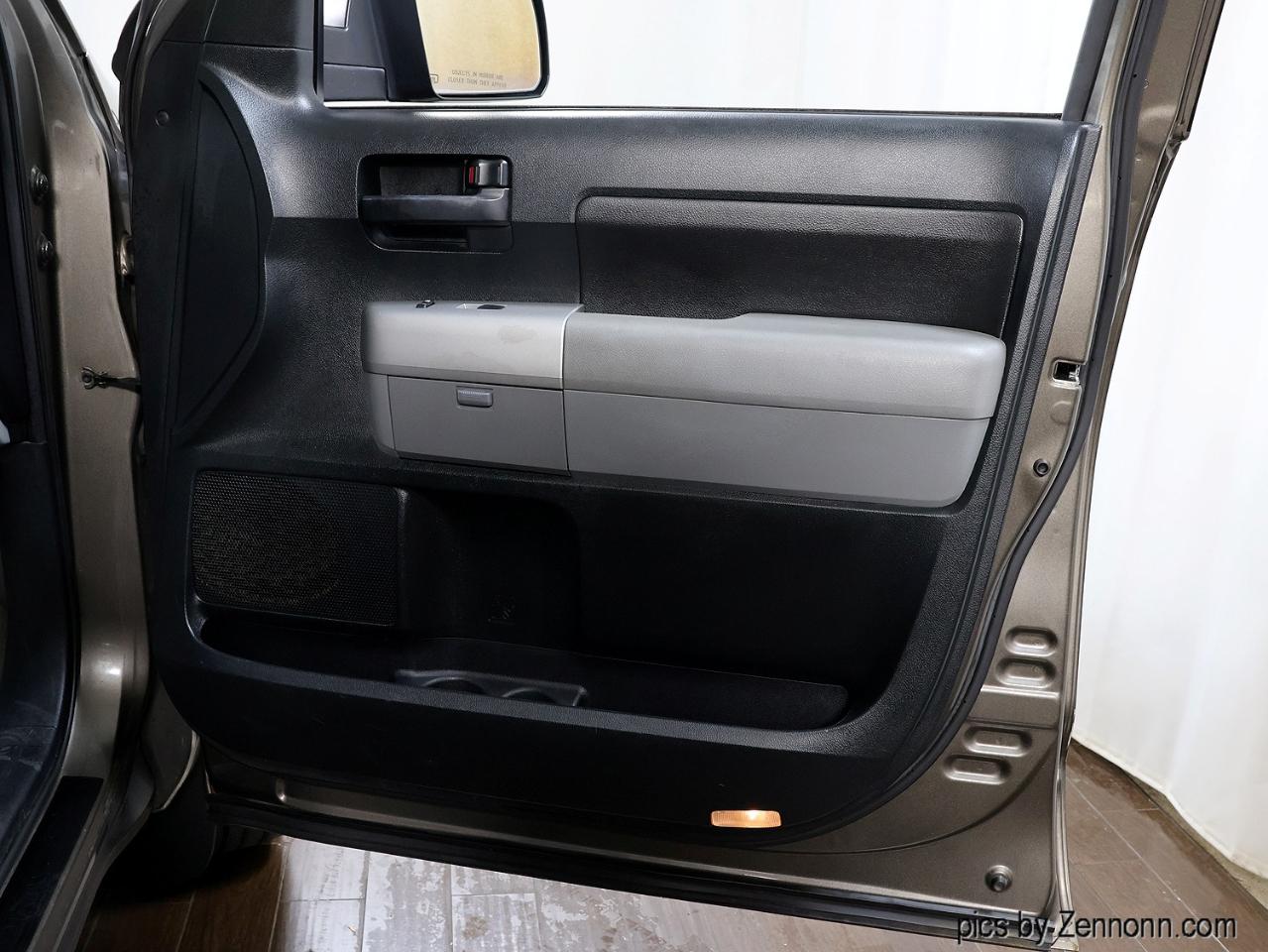 Toyota Tundra 4WD CrewMax 145.7" 5.7L SR5 (Natl) 2007