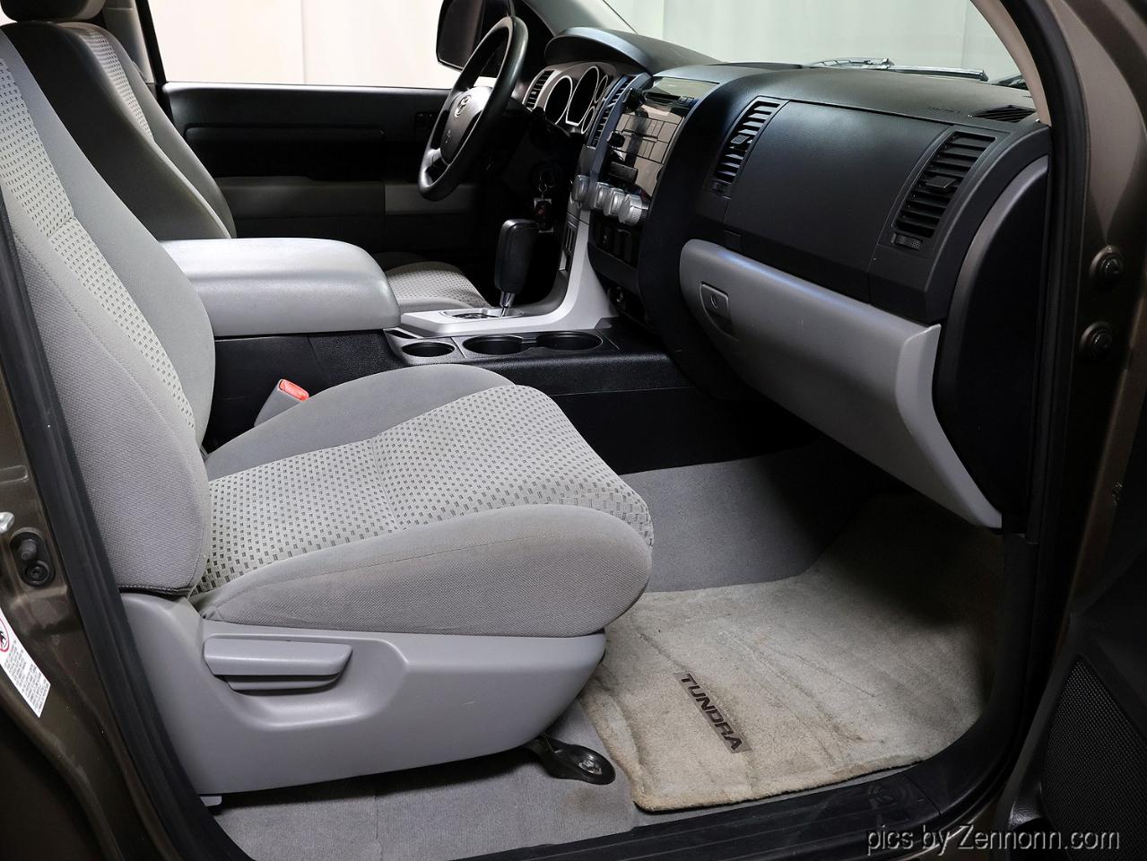 Toyota Tundra 4WD CrewMax 145.7" 5.7L SR5 (Natl) 2007