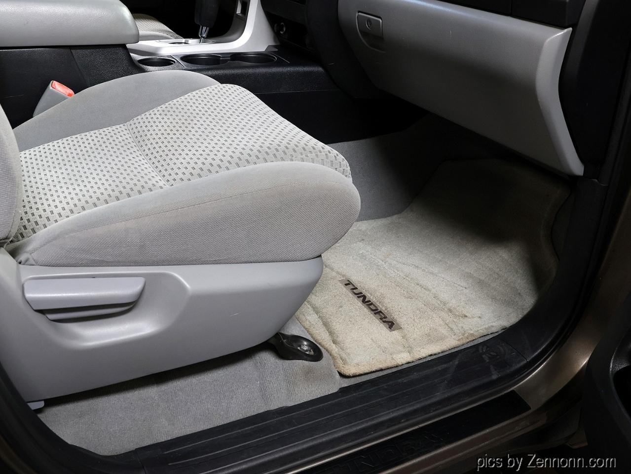 Toyota Tundra 4WD CrewMax 145.7" 5.7L SR5 (Natl) 2007