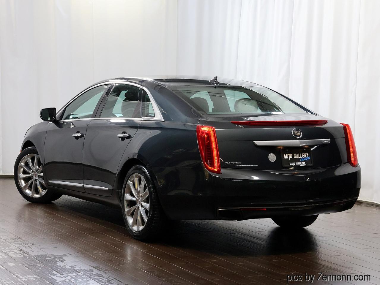 Cadillac XTS 4dr Sdn Luxury FWD 2013