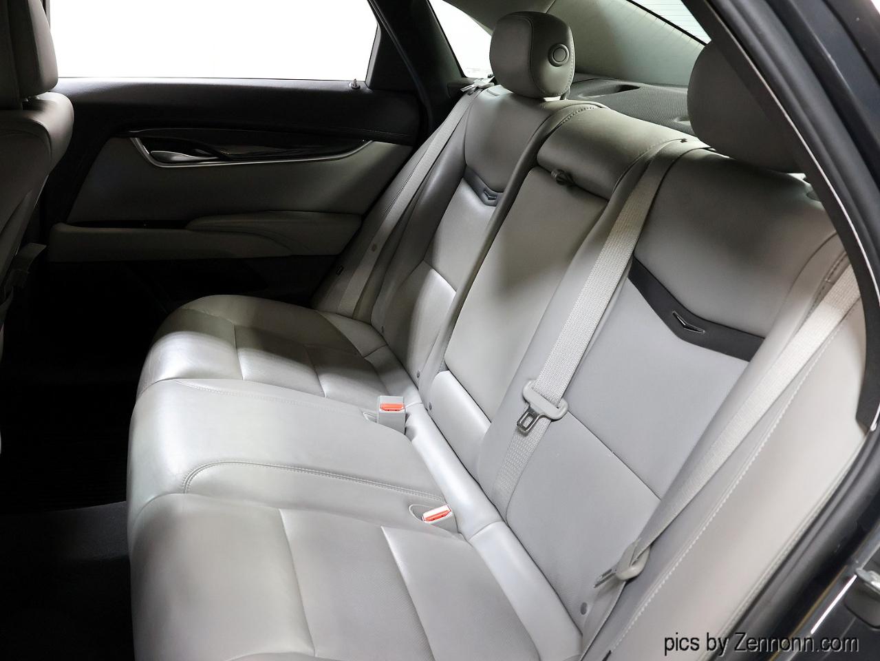 Cadillac XTS 4dr Sdn Luxury FWD 2013