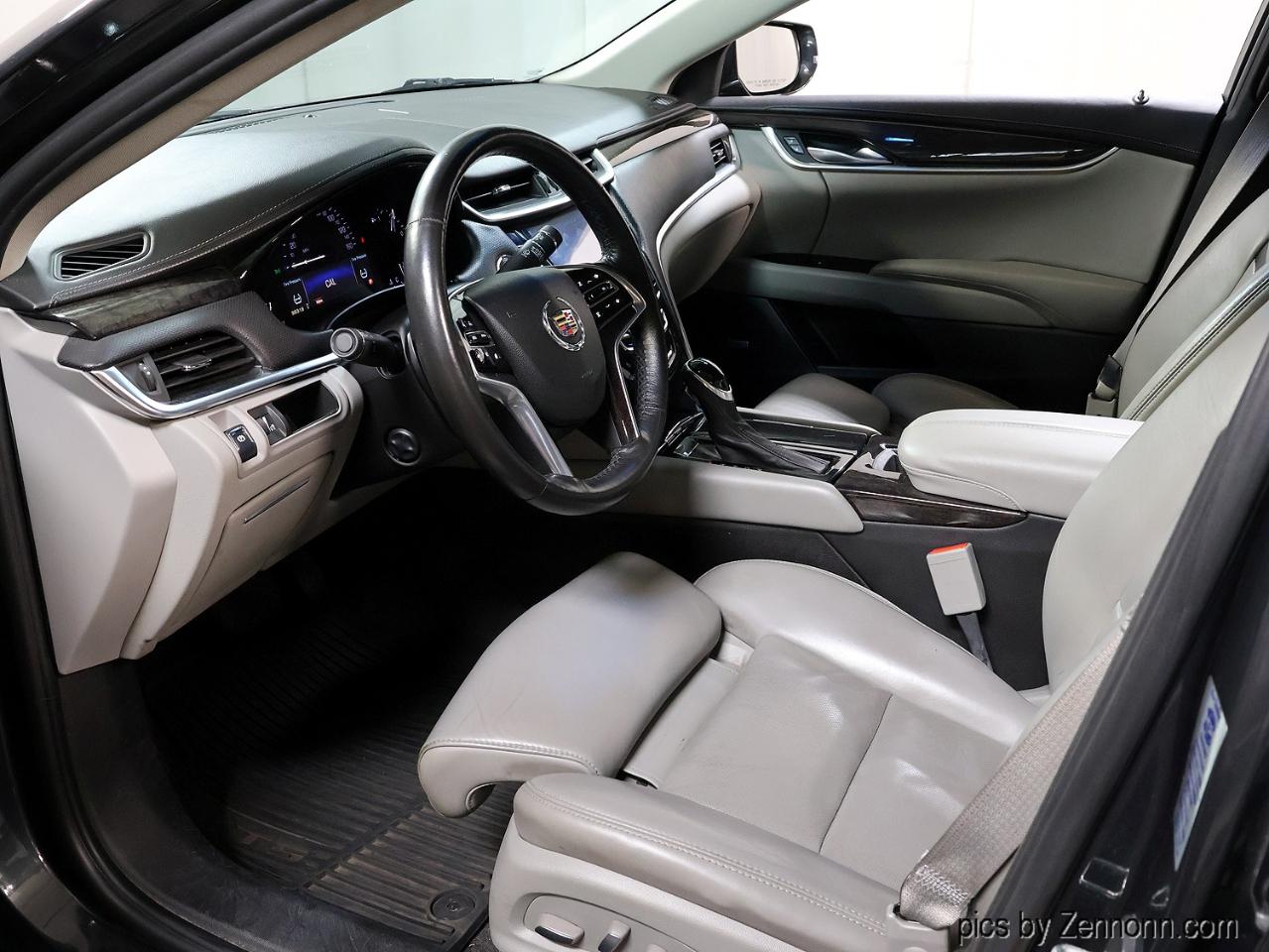 Cadillac XTS 4dr Sdn Luxury FWD 2013