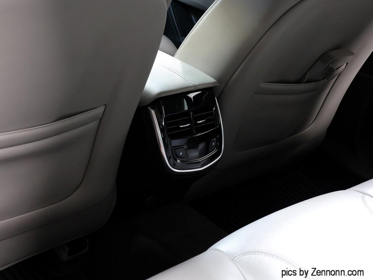 Cadillac XTS 4dr Sdn Luxury FWD 2013