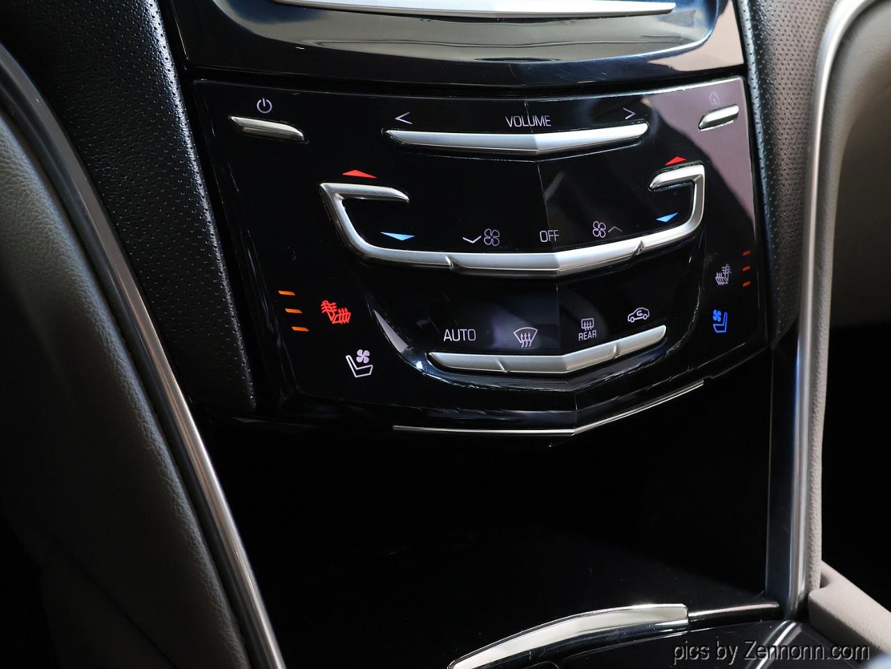 Cadillac XTS 4dr Sdn Luxury FWD 2013