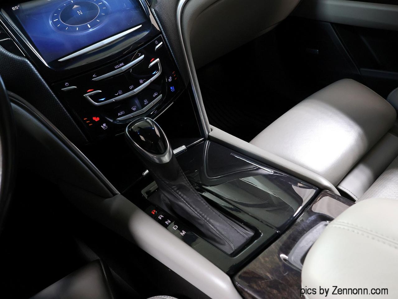 Cadillac XTS 4dr Sdn Luxury FWD 2013