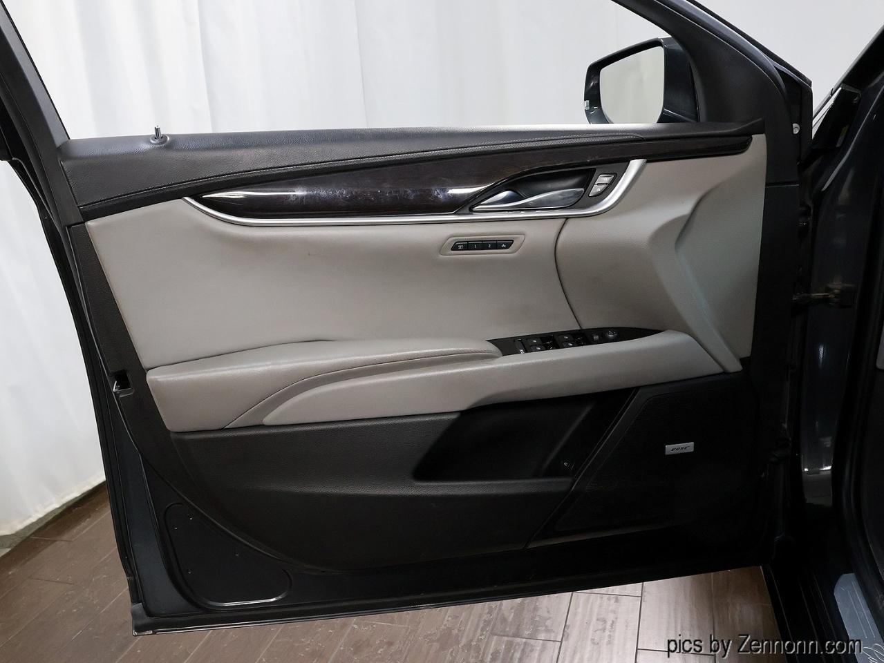 Cadillac XTS 4dr Sdn Luxury FWD 2013