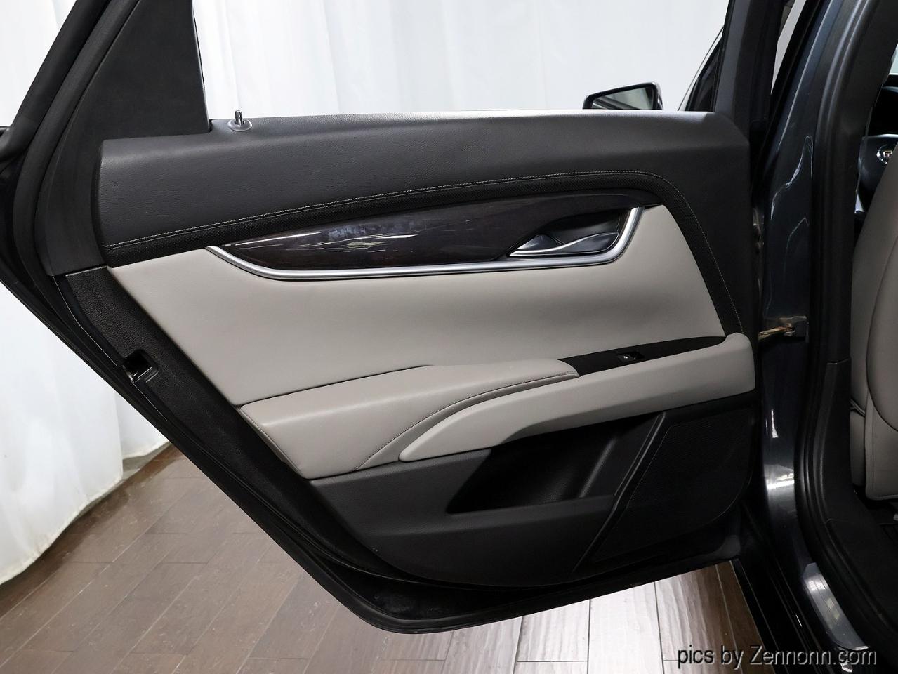 Cadillac XTS 4dr Sdn Luxury FWD 2013
