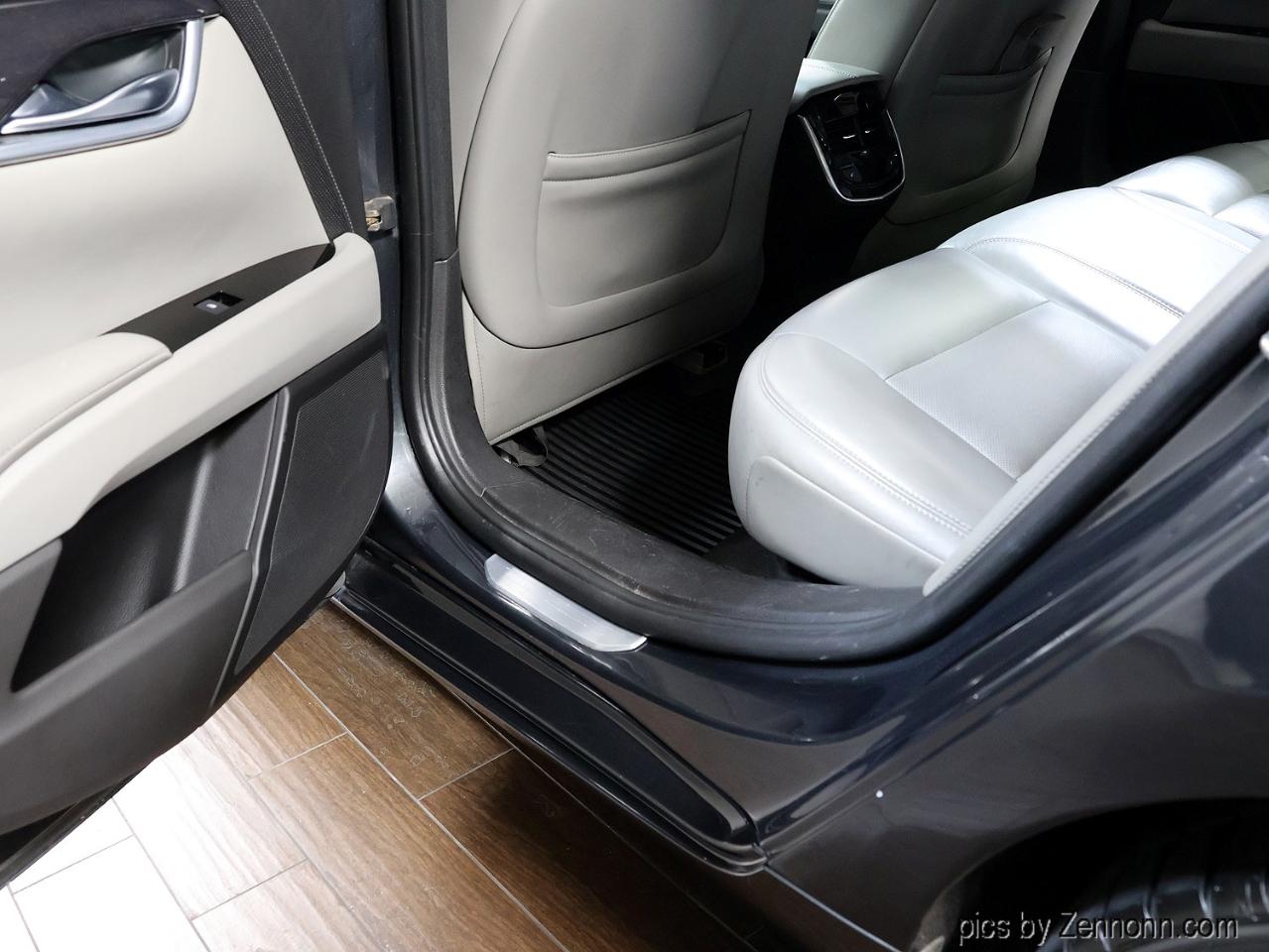 Cadillac XTS 4dr Sdn Luxury FWD 2013