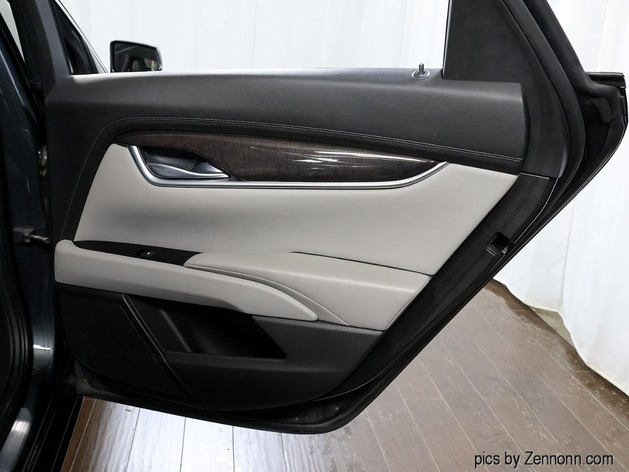 Cadillac XTS 4dr Sdn Luxury FWD 2013