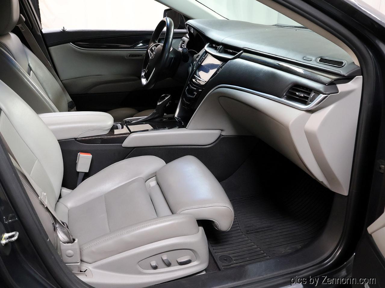 Cadillac XTS 4dr Sdn Luxury FWD 2013