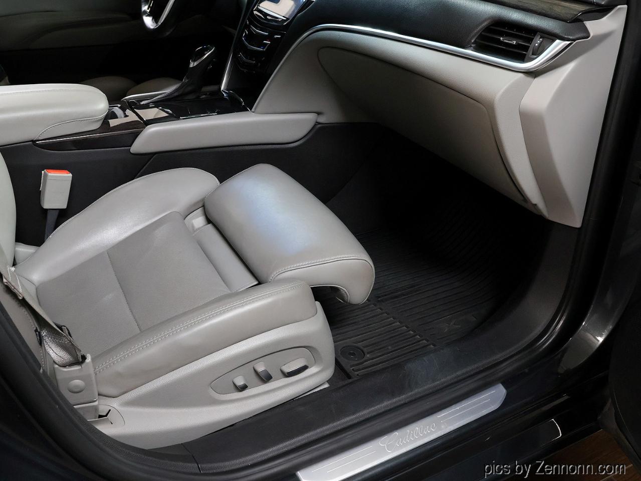 Cadillac XTS 4dr Sdn Luxury FWD 2013