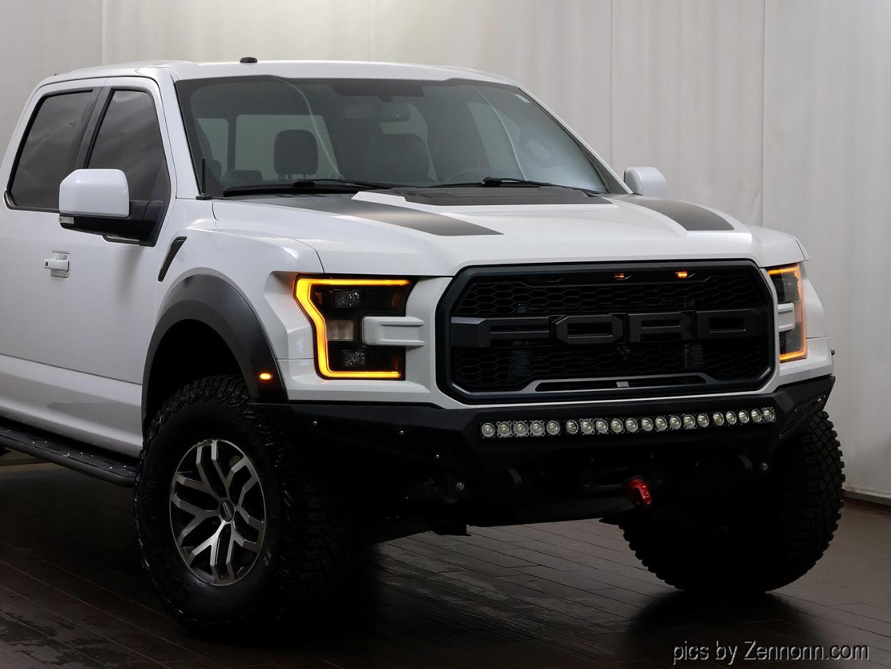 Ford F-150 Raptor 4WD SuperCrew 5.5' Box 2017