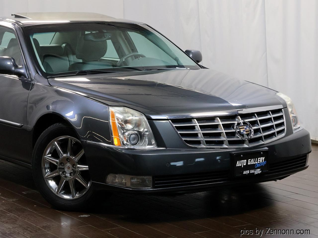 Cadillac DTS 4dr Sdn Luxury Collection 2011