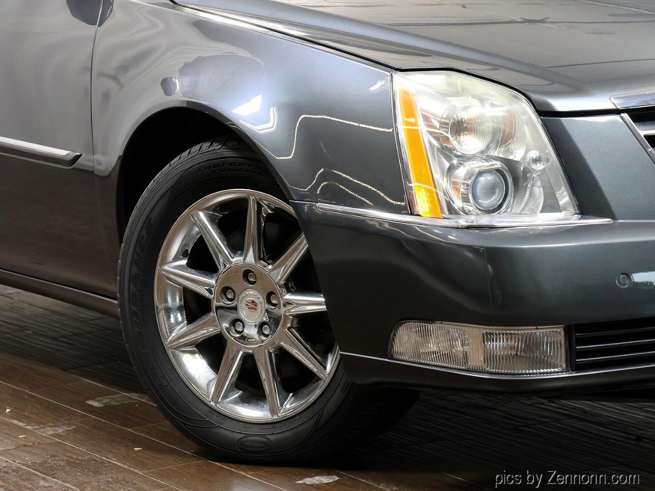 Cadillac DTS 4dr Sdn Luxury Collection 2011