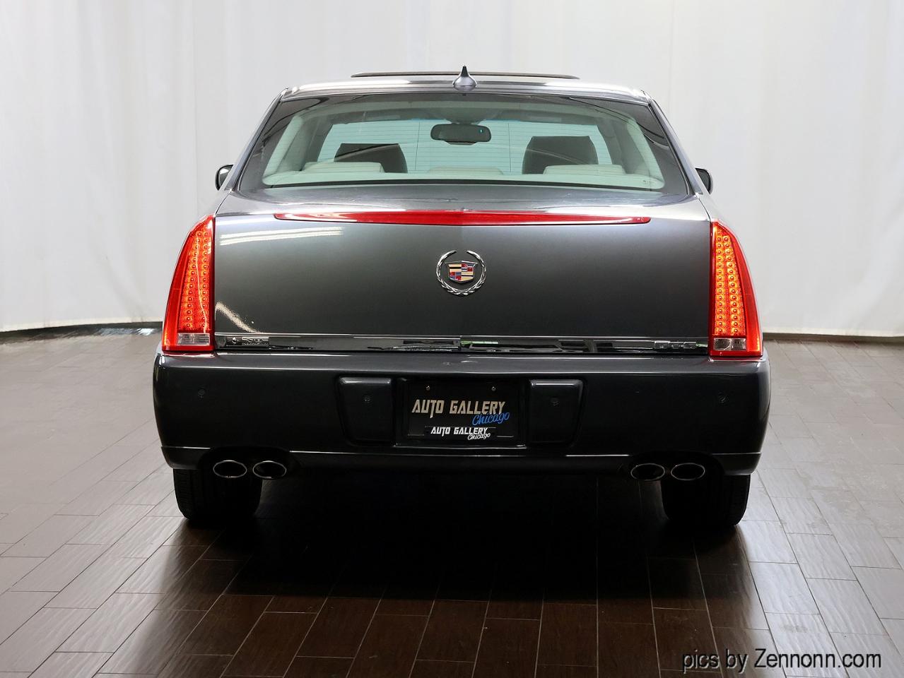 Cadillac DTS 4dr Sdn Luxury Collection 2011