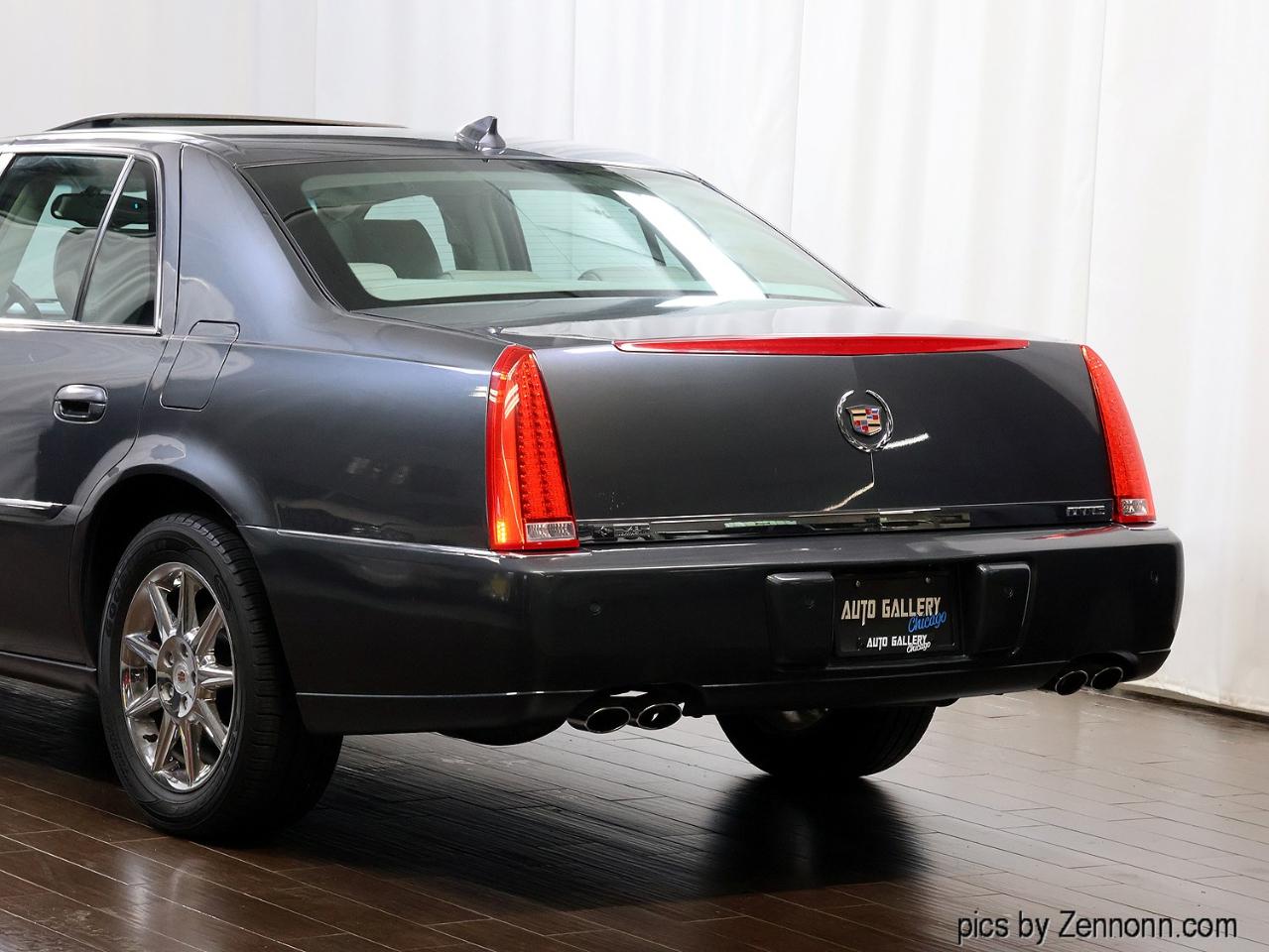 Cadillac DTS 4dr Sdn Luxury Collection 2011