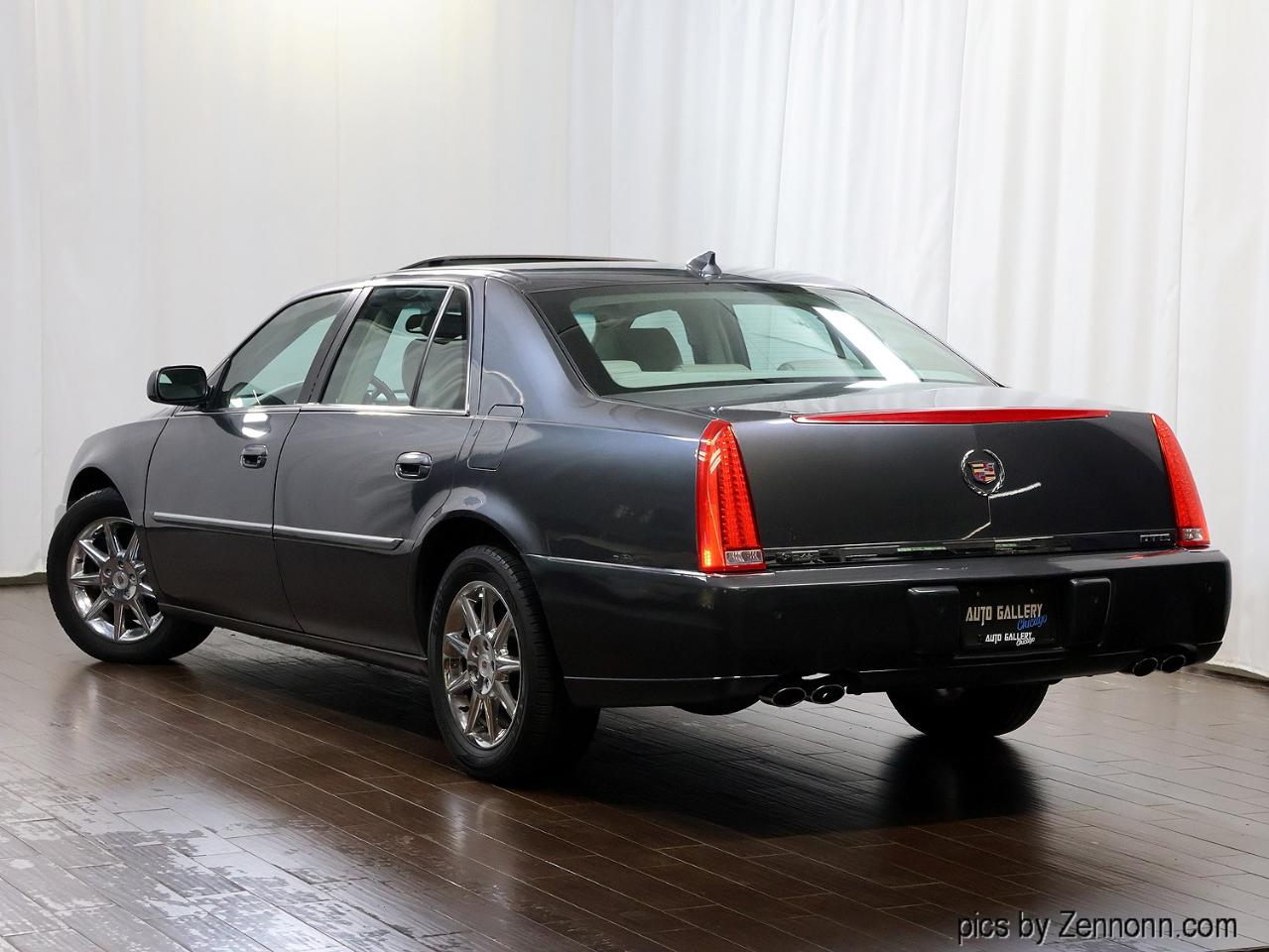 Cadillac DTS 4dr Sdn Luxury Collection 2011