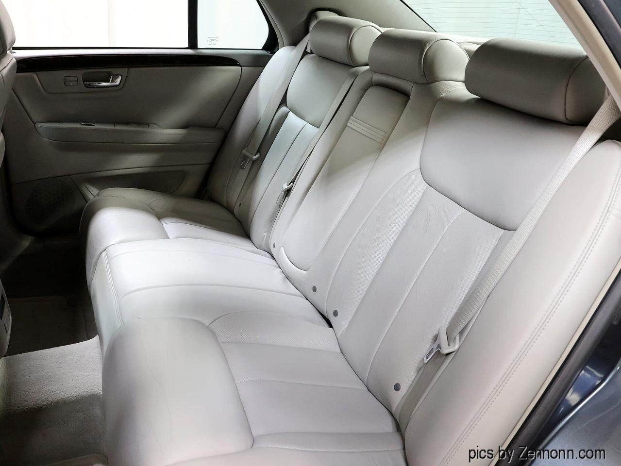 Cadillac DTS 4dr Sdn Luxury Collection 2011