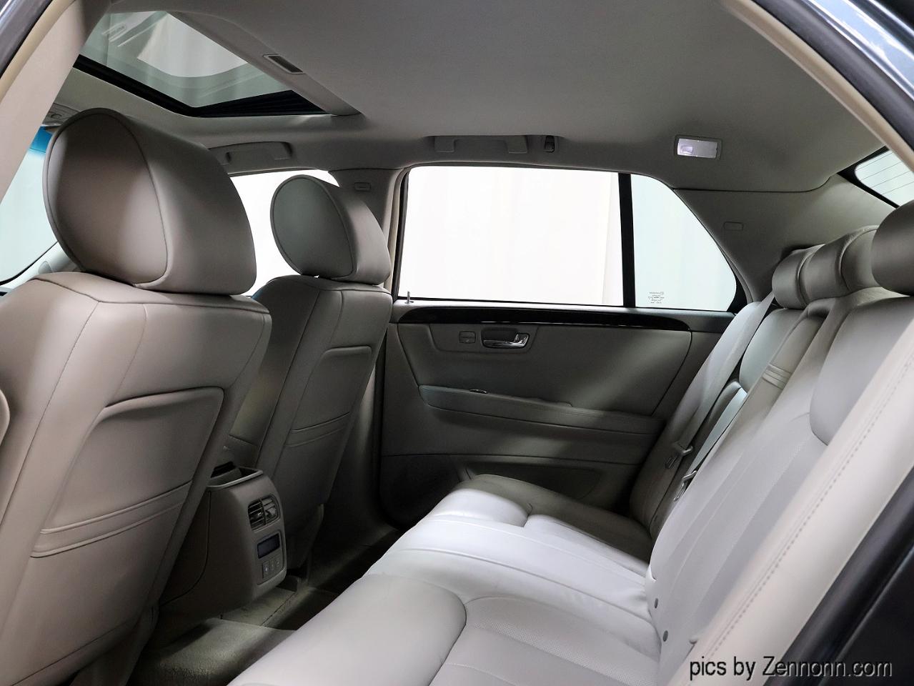 Cadillac DTS 4dr Sdn Luxury Collection 2011