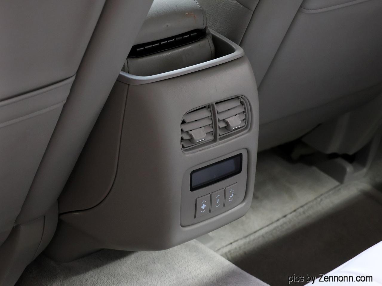 Cadillac DTS 4dr Sdn Luxury Collection 2011