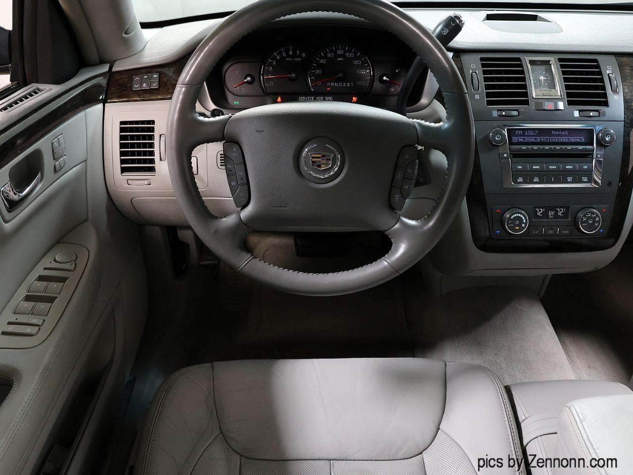 Cadillac DTS 4dr Sdn Luxury Collection 2011