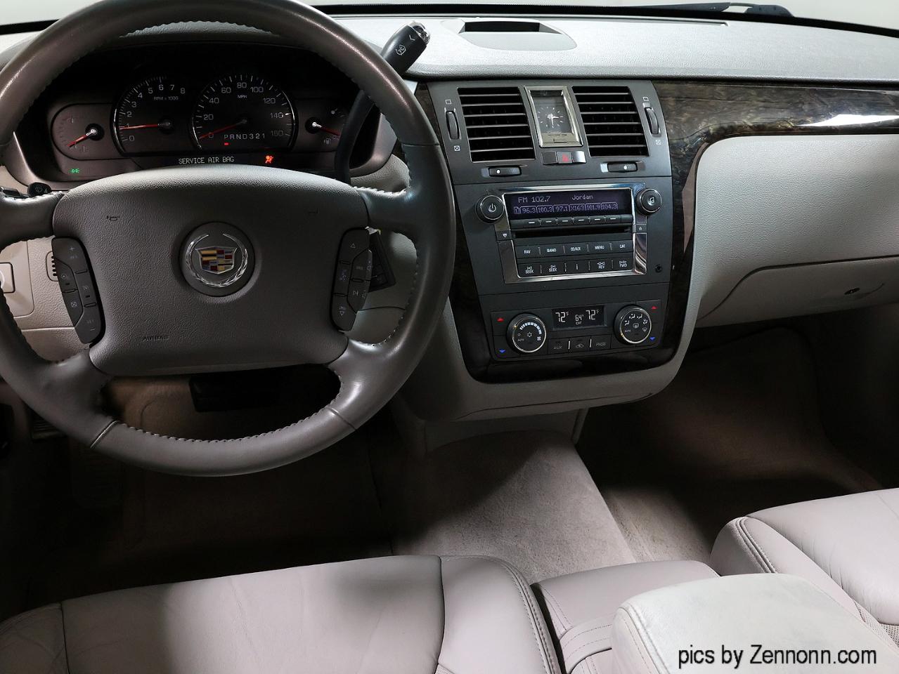 Cadillac DTS 4dr Sdn Luxury Collection 2011