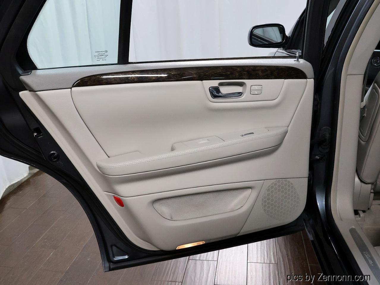 Cadillac DTS 4dr Sdn Luxury Collection 2011