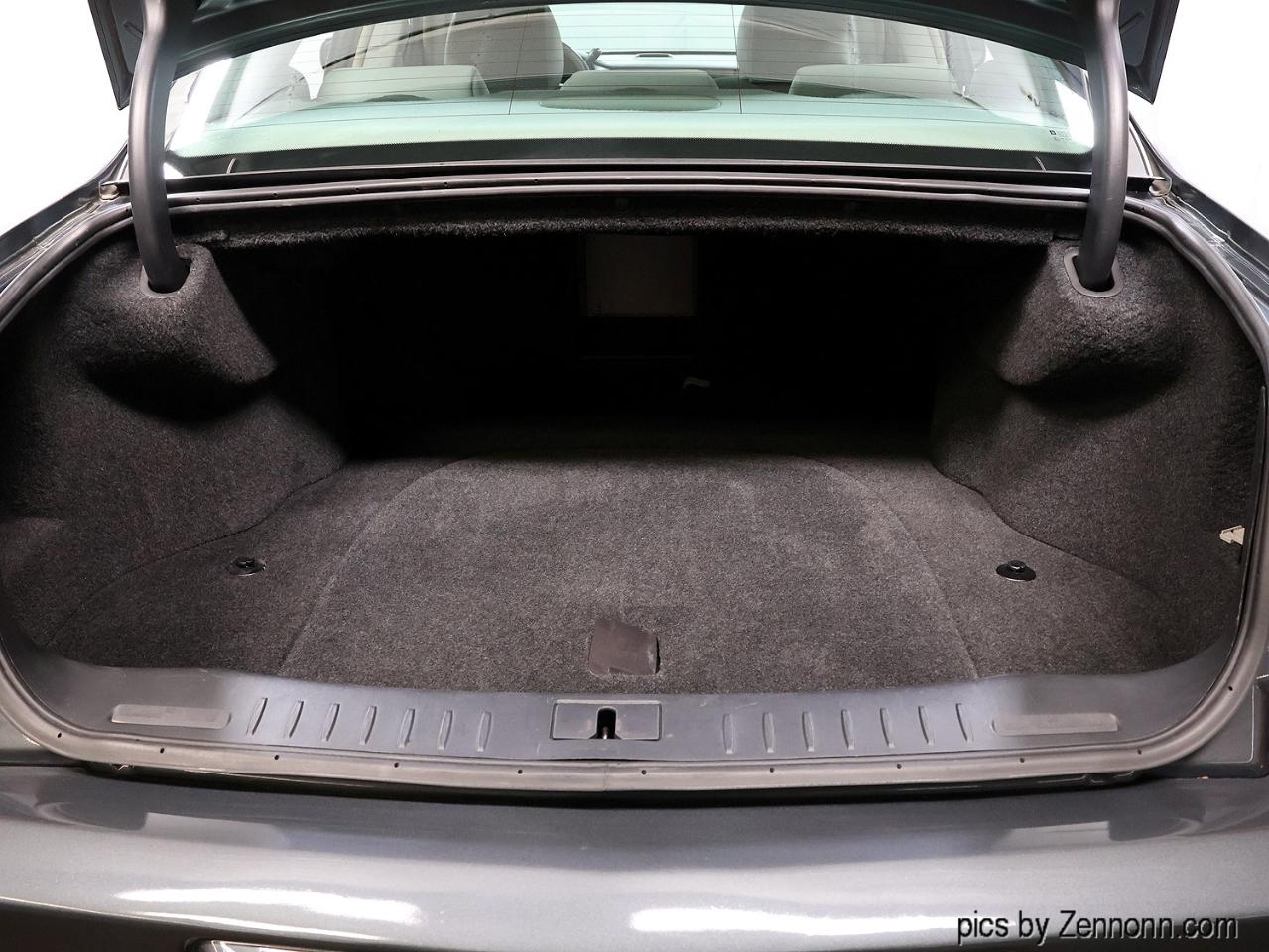 Cadillac DTS 4dr Sdn Luxury Collection 2011