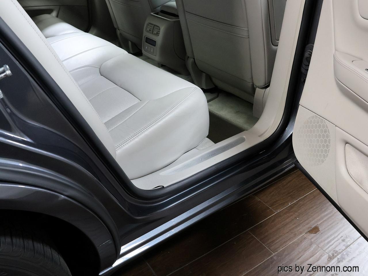 Cadillac DTS 4dr Sdn Luxury Collection 2011