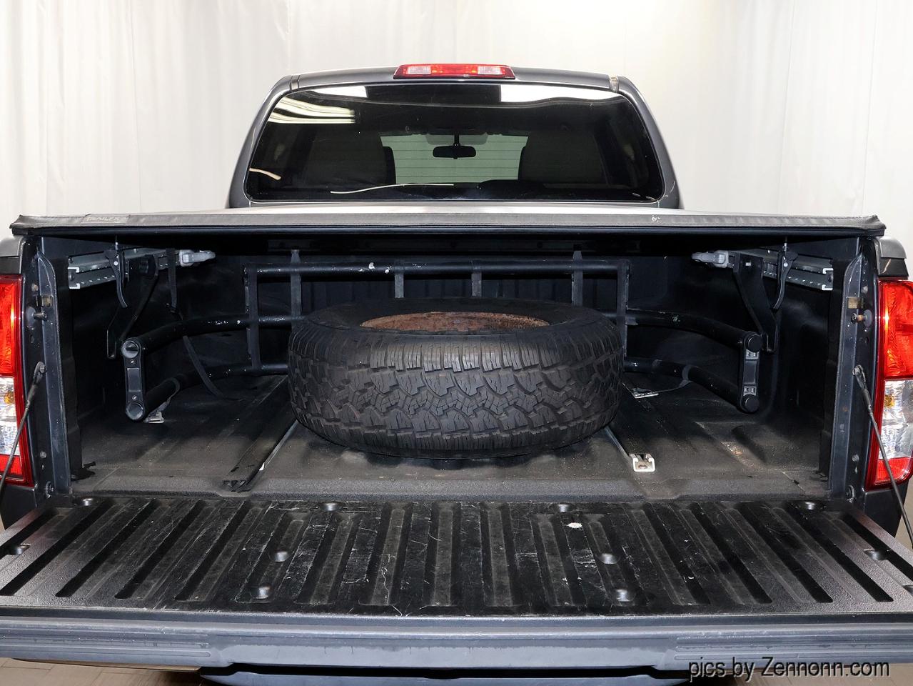 Nissan Frontier 4WD Crew Cab SWB Auto SE 2010