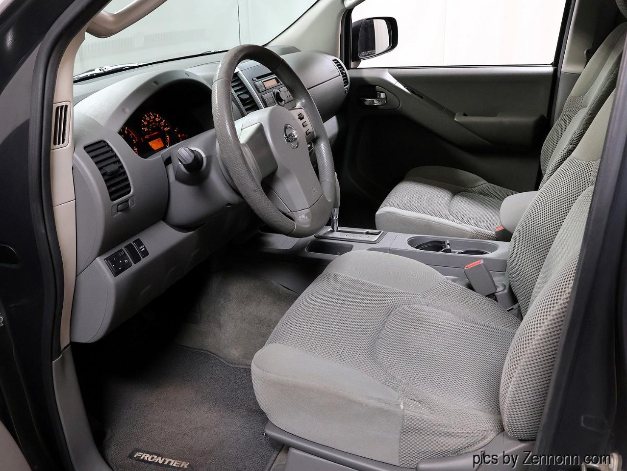 Nissan Frontier 4WD Crew Cab SWB Auto SE 2010