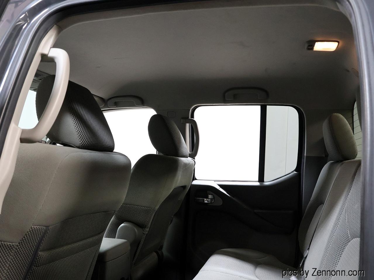 Nissan Frontier 4WD Crew Cab SWB Auto SE 2010