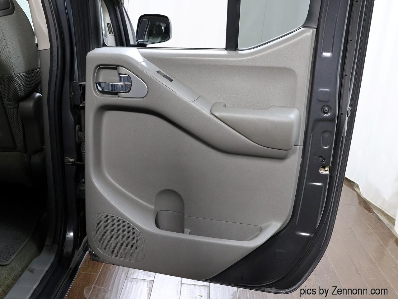 Nissan Frontier 4WD Crew Cab SWB Auto SE 2010