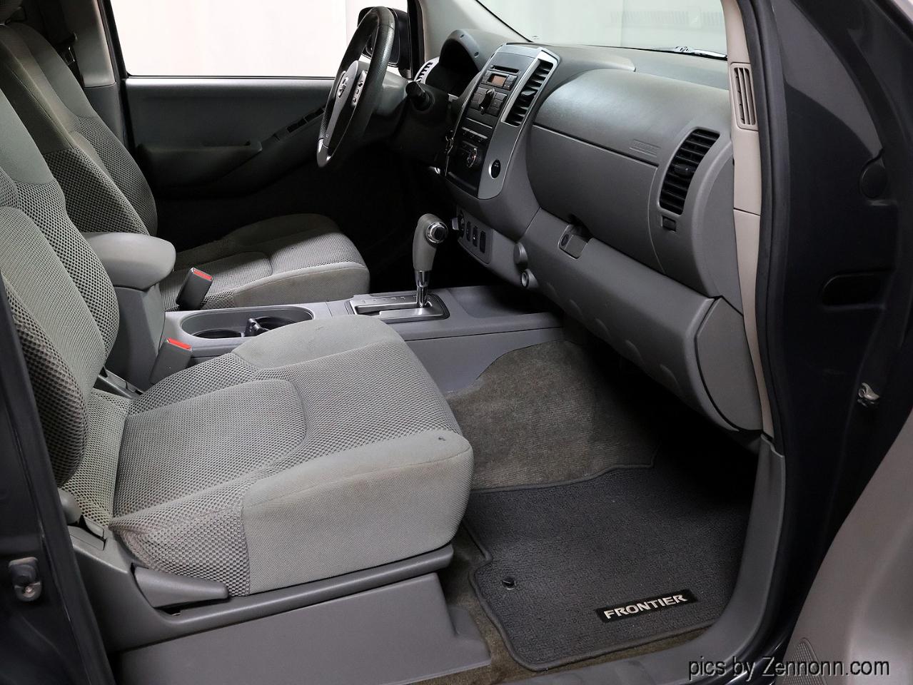 Nissan Frontier 4WD Crew Cab SWB Auto SE 2010